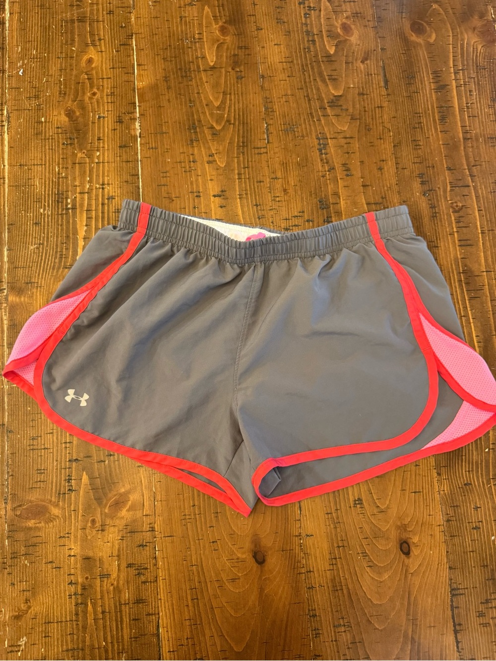Under Armour Women's Shorts Gray Pink Athletic Running Lined Drawstring Waist Sm